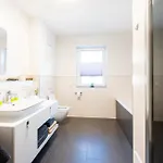 Premium Living - Terrasse & Fahrradweg *